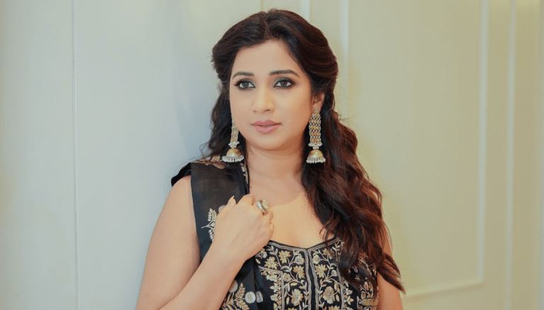 Shreya Ghoshal looks effortlessly beautiful!