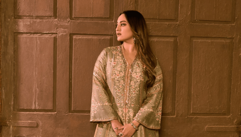 Sonakshi Sinha looks breathtakingly gorgeous!