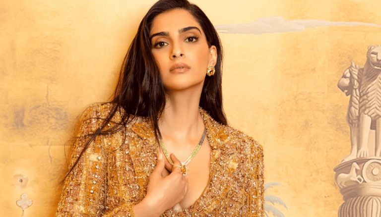 Sonam Kapoor is looking fabulous here!
