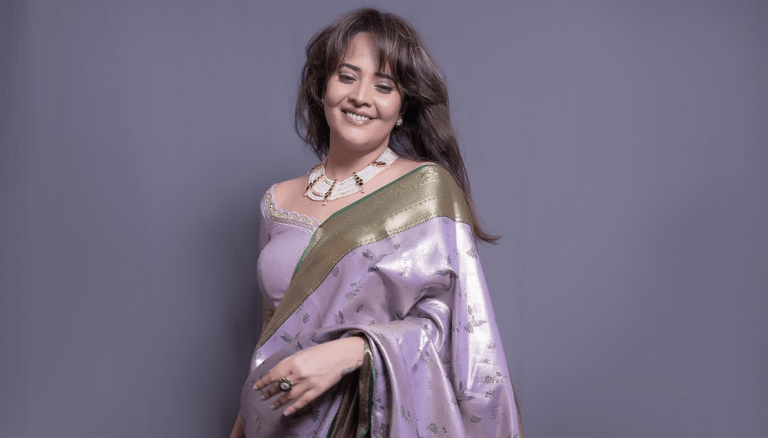 Anasuya Bharadwaj looks absolutely amazing!