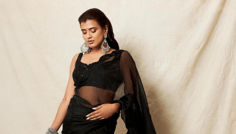 Hebah Patel looks effortlessly lovely!