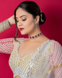 sreemukhi 