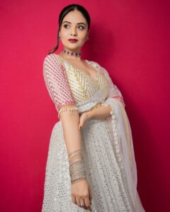 sreemukhi 