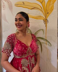 mrunal thakur