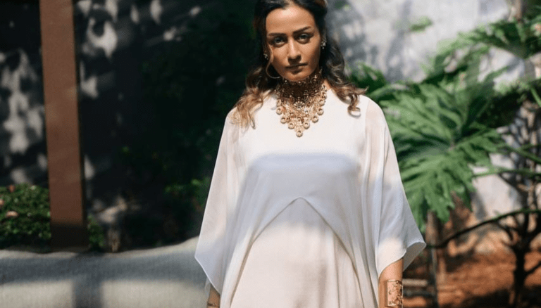 Namrata Shirodkar stuns with her timeless beauty!