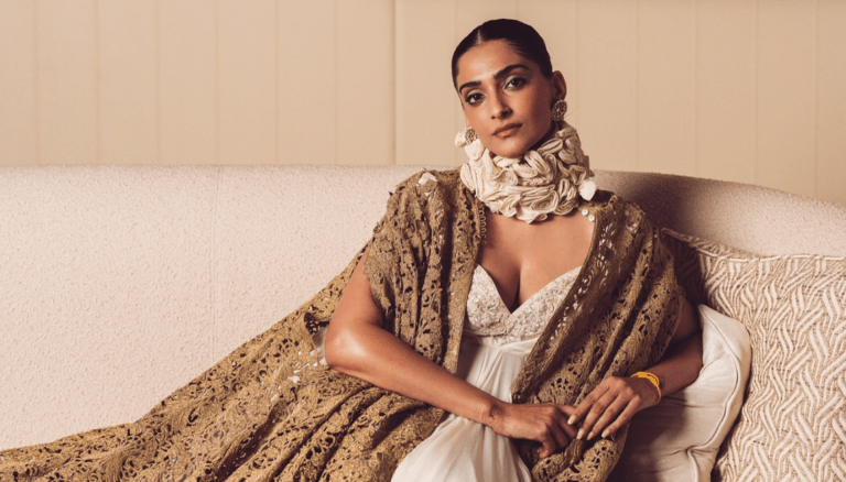 Sonam Kapoor looks mesmerizingly beautiful!