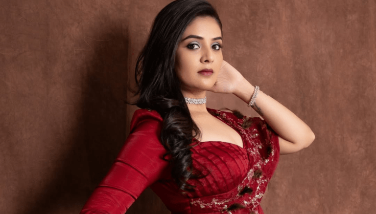 Sreemukhi looks radiant in this shot!