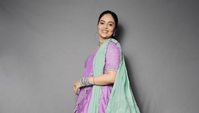 Sreemukhi looks effortlessly graceful!