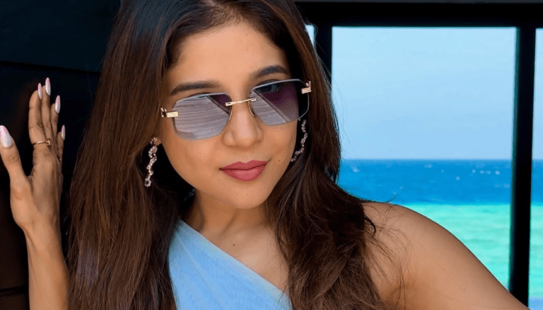 Sakshi Agarwal looks effortlessly graceful!