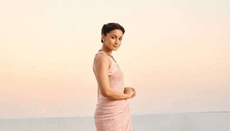 Alia Bhatt looks so cute and lovely!