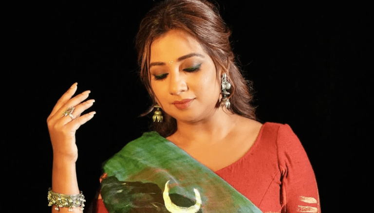 Shreya Ghoshal is looking so sweet!