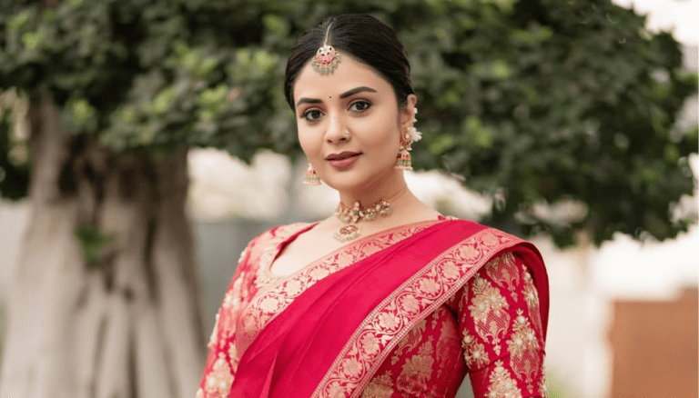 Sreemukhi is looking gorgeous in photos!