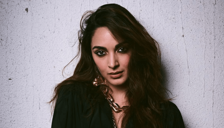 Kiara Advani looks pretty as ever in black!