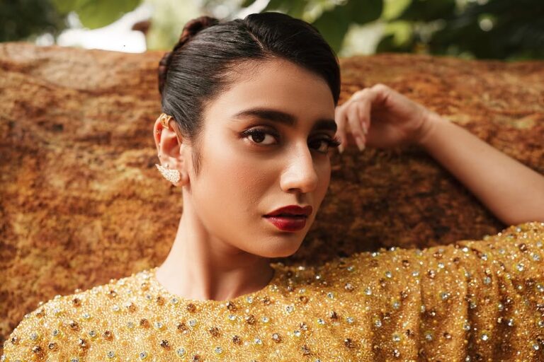 Priya Prakash Varrier looks bright and happy!