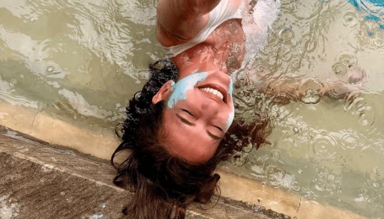 Kriti Kharbanda is glowing in holi pics!