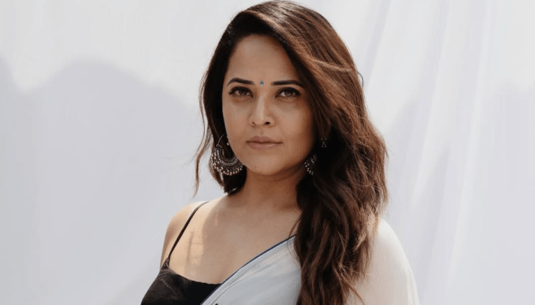 Anasuya Bharadwaj looks elegant and graceful!