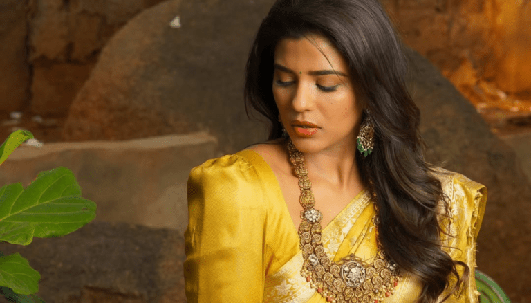 Aishwarya Rajesh looks cute and lovely!