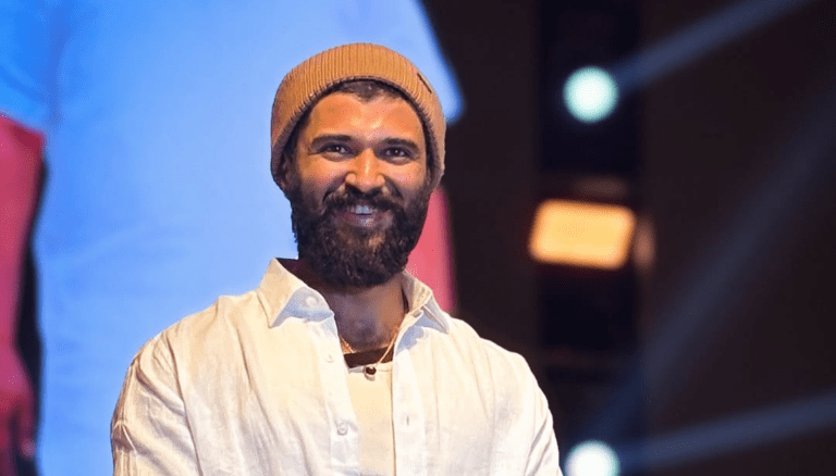 Vijay Deverakonda is looking so cute!