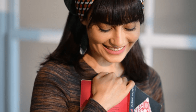 Surbhi Jyoti is glowing with beauty!