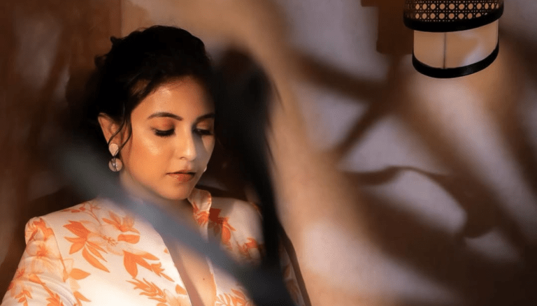 Anjali looks simple yet beautiful!