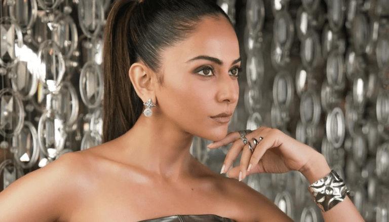 Rakul Preet Singh looks stylish and bold!