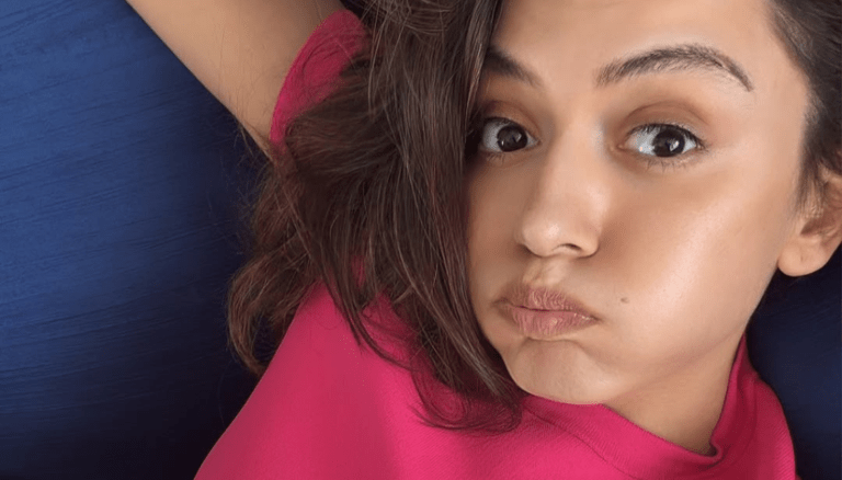 Hansika looks bright and pretty!