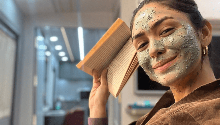 Mrunal Thakur shines bright with her gorgeous look!