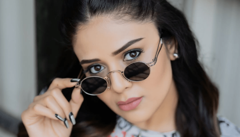 Sreemukhi looks fresh and pretty!