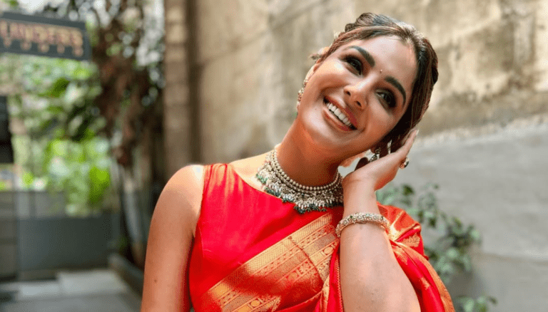 Samyuktha is looking very elegant in saree!