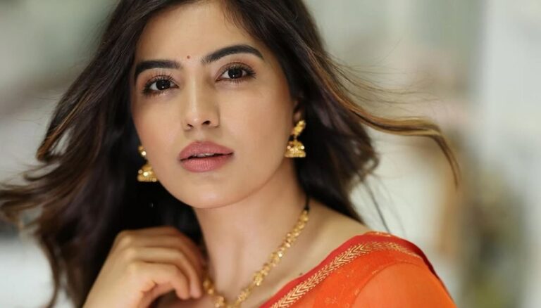 Amritha Aiyer Looks Beautiful in Orange Color Saree