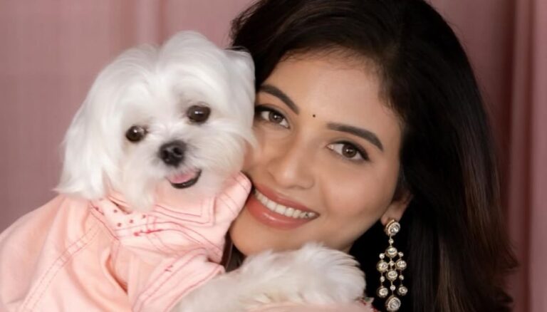 Actress Anjali Looks very pretty in latest pics