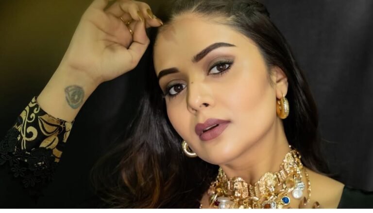 Sreemukhi Looks very pretty in this black dress