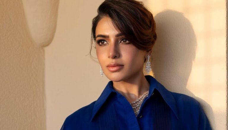 Samantha Looks So Pretty in Blue Dress