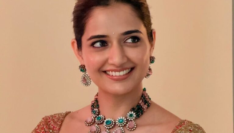 Ashika Ranganath Looking gorgeous in this outfit