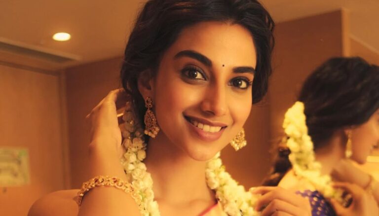 Meenaakshi Chaudhary Looking So Cute in this Saree