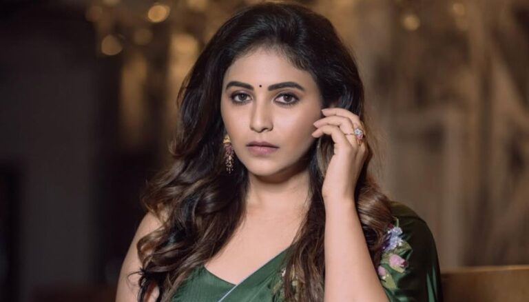 Anjali Looks pretty in latest photoshoot