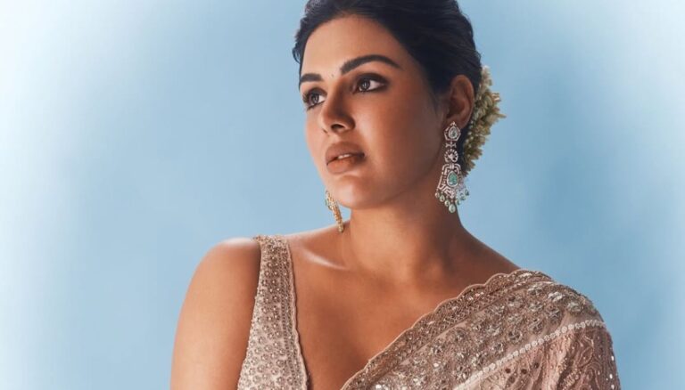 Samyuktha Mesmerizing looks In this Saree