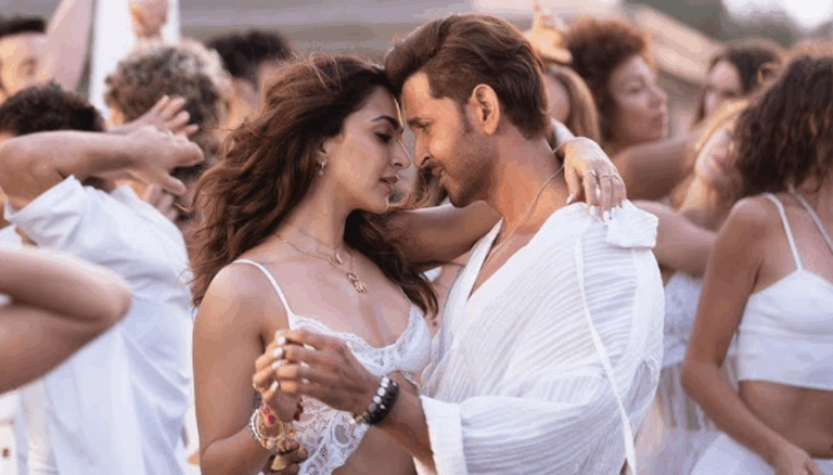 War 2: First Romantic Still of Hrithik Roshan & Kiara Advani Unveiled Ahead of “Aavan Jaavan” Song Release