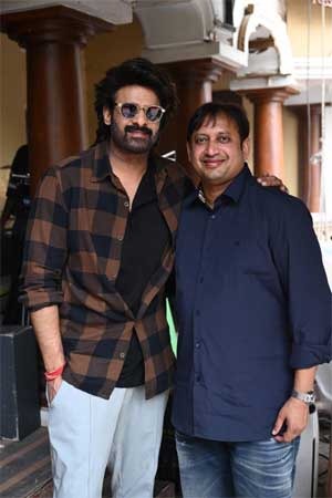 Prabhas’s Rebel‑Darling Look in The Raja Saab Stuns Fans—See the Viral Photo