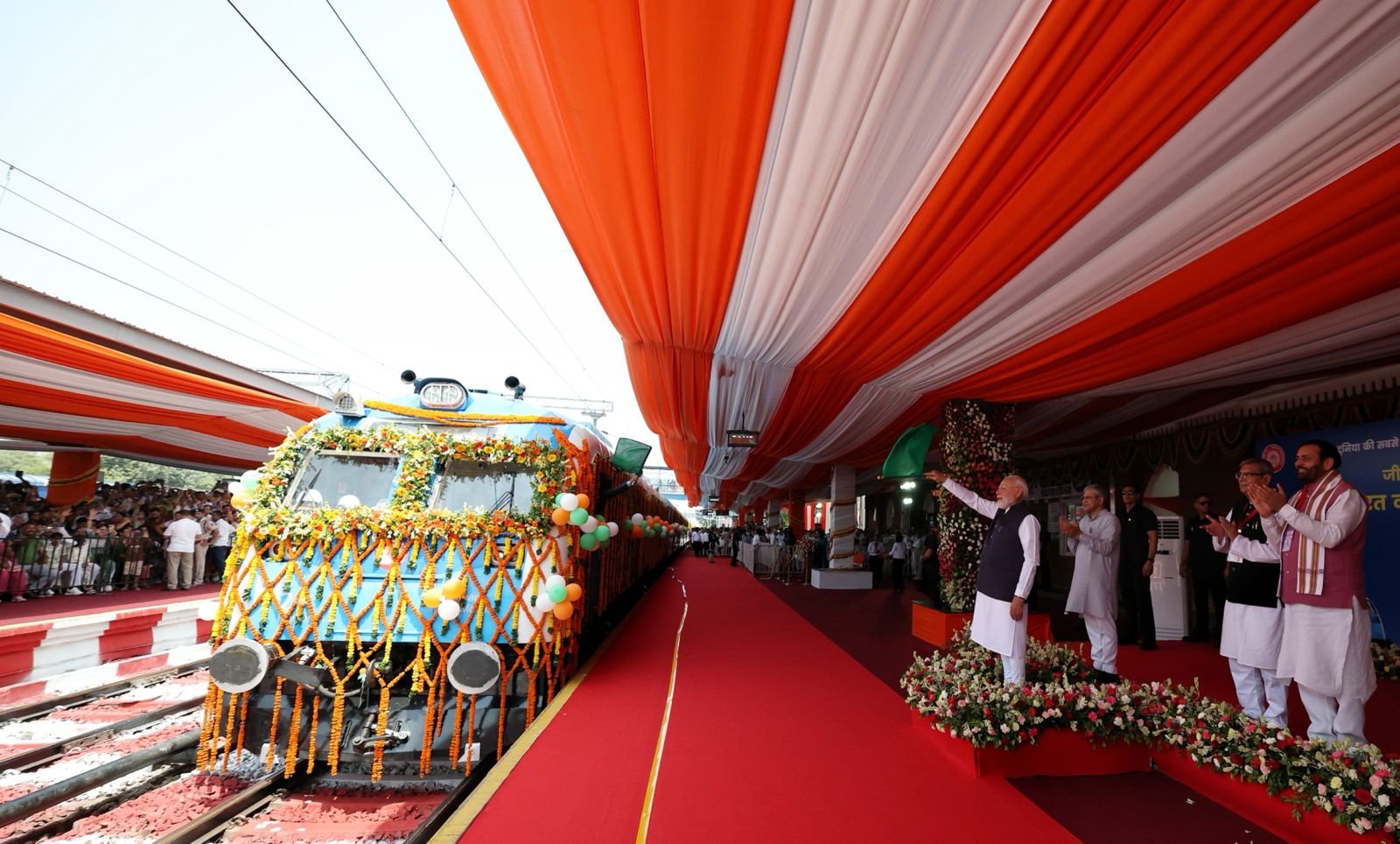 India's First Hydrogen Train: PM Modi Flags Off Indigenous Green Rail Revolution 1 India's First Hydrogen Train: PM Modi Flags Off Indigenous Green Rail Revolution